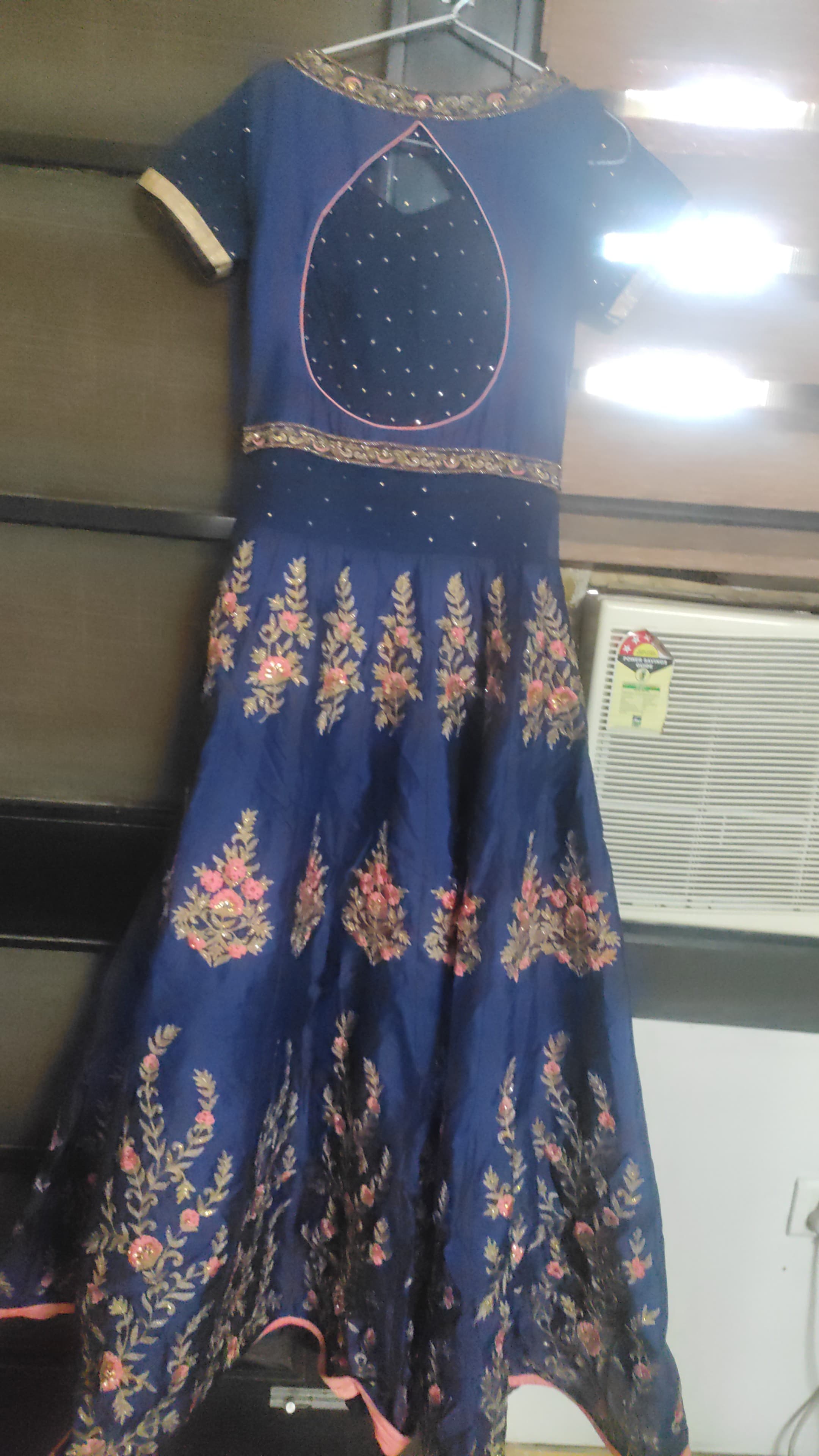 Gown, in very good condition wear only once available for sale
