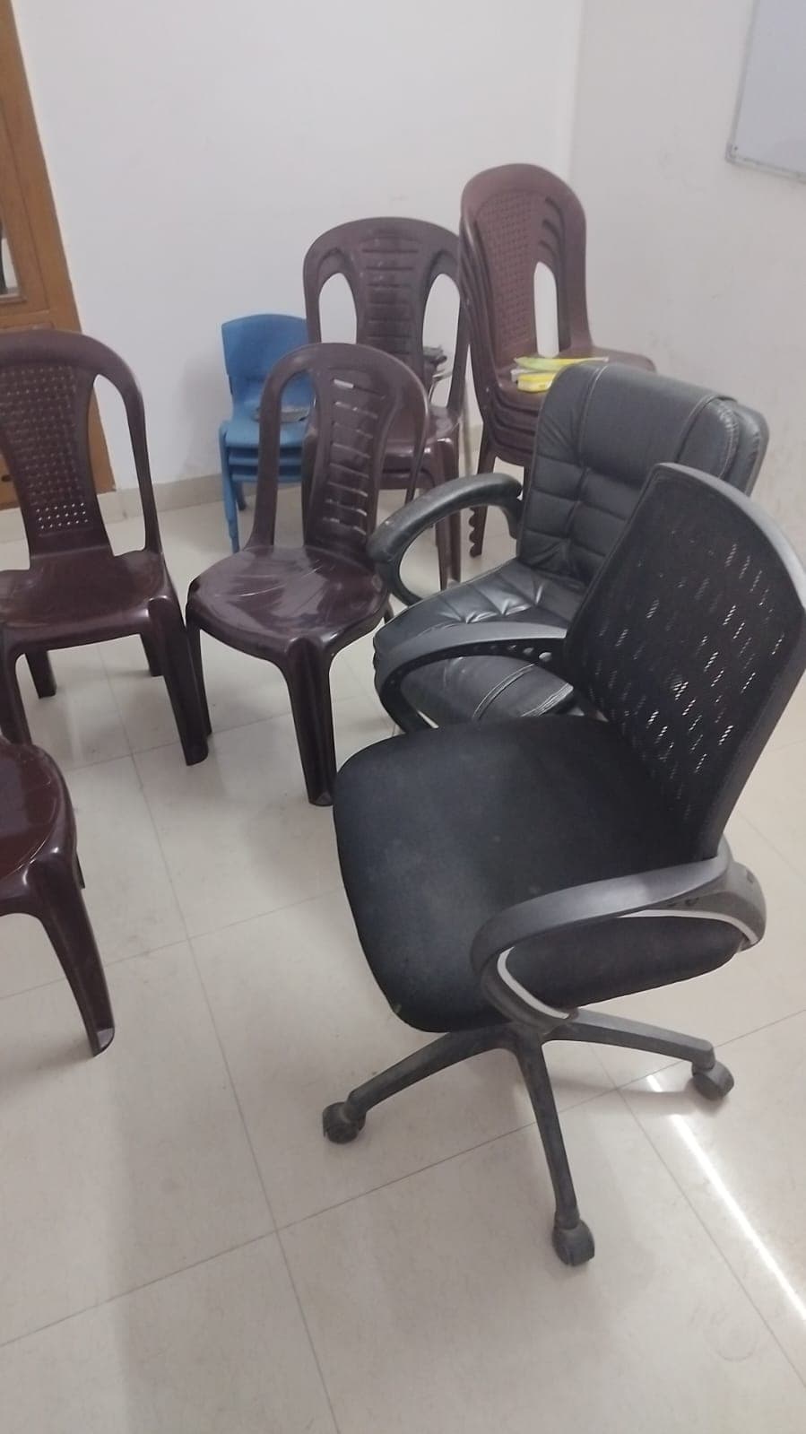Coaching institute furniture  available for sale