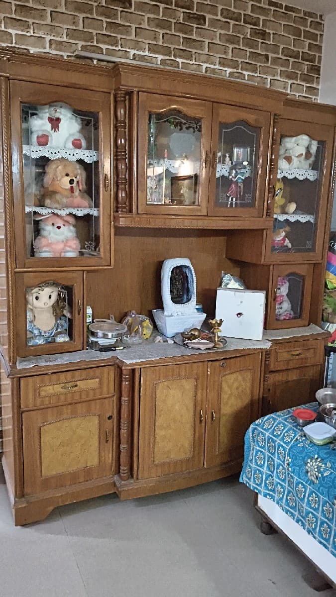 Shocase almera available for sale