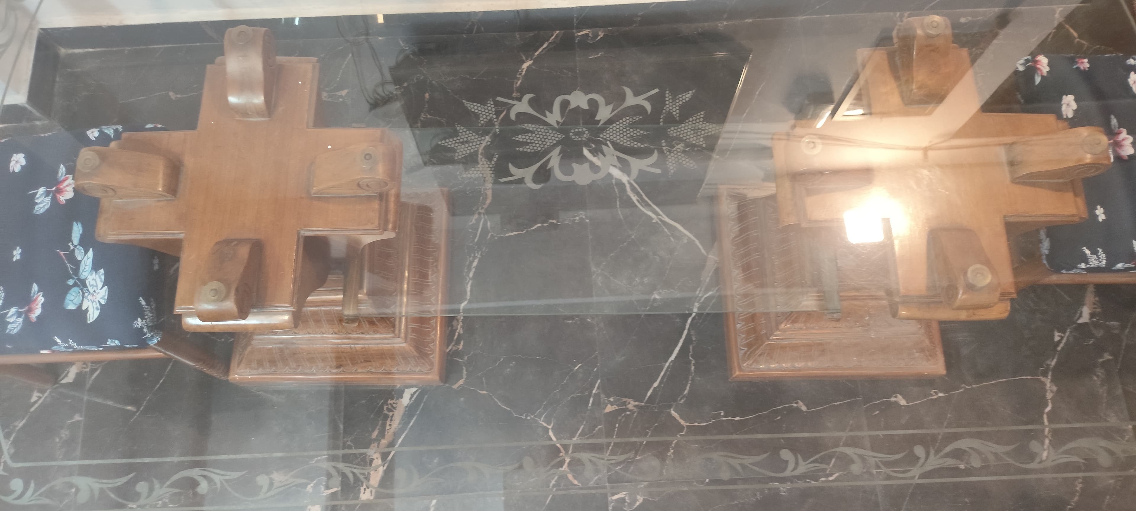 Dining table with chair set  available for sale